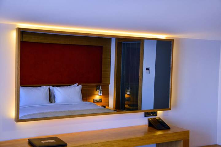 Room 17 of 76