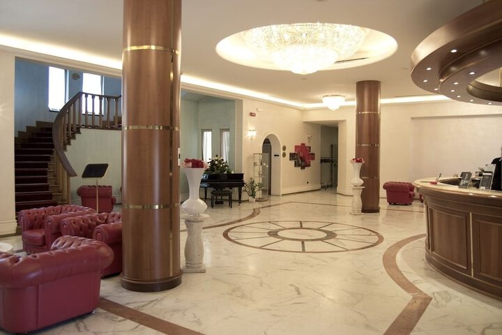 Entrance & Lobby