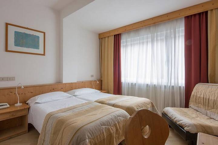 Room 8 of 28