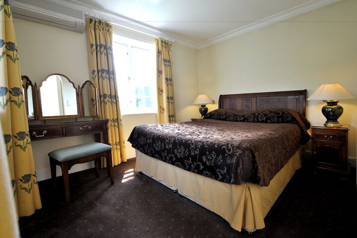 Room 4 of 51