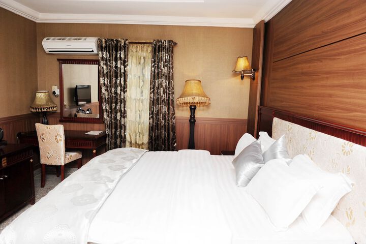 Room 5 of 30