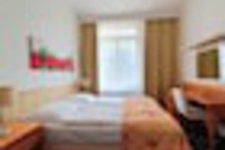 Room 80 of 324