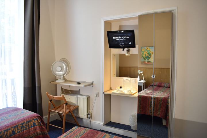 Room 21 of 40