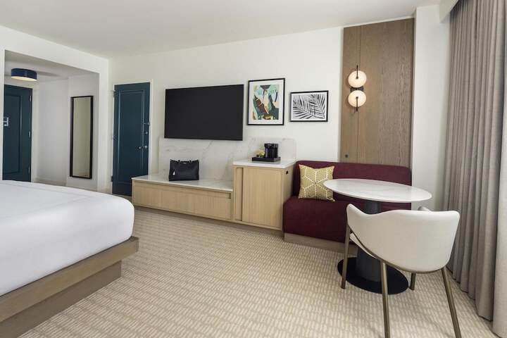 Room 51 of 147