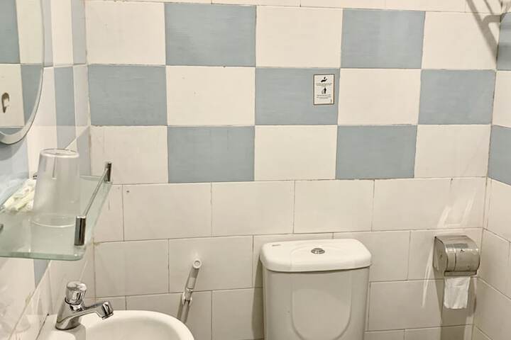 Room 28 of 46