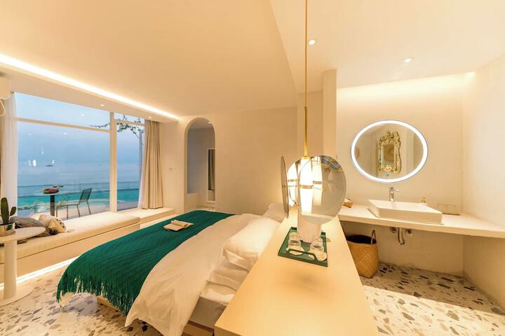 Room 38 of 190