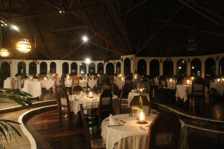 Dining 18 of 45