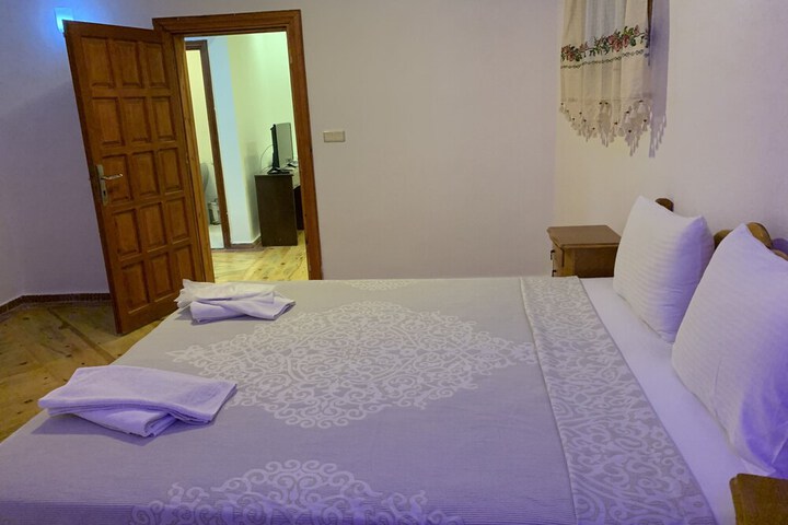 Room 9 of 139