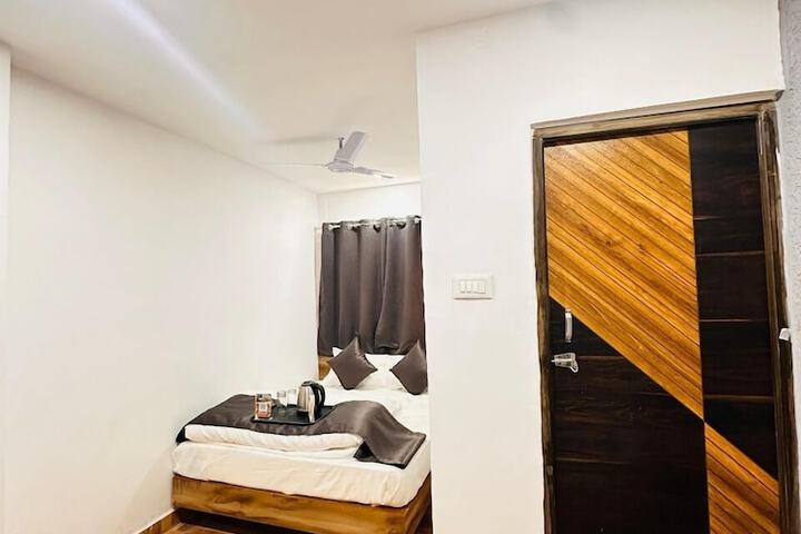 Room 21 of 33