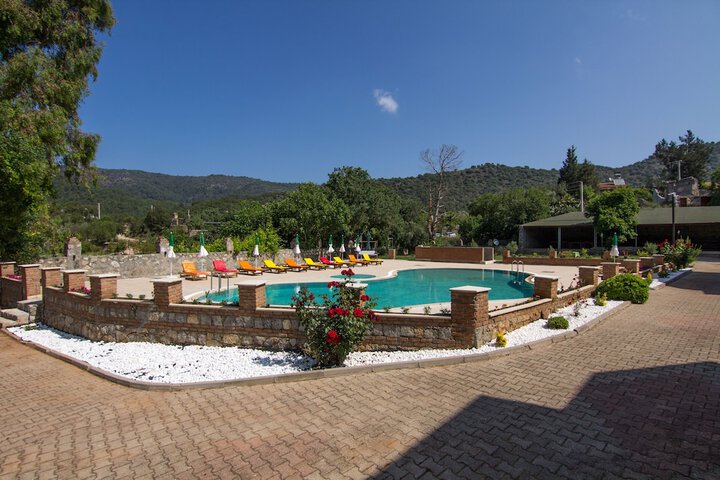 Pool 40 of 60