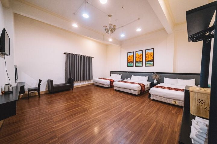 Room 7 of 13