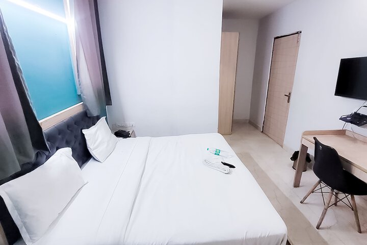 Room 9 of 18