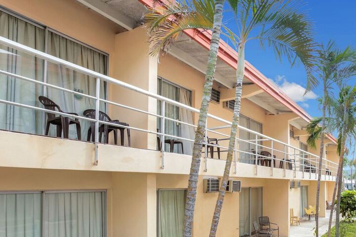 Photo of CAMELOT WATERFRONT INN
