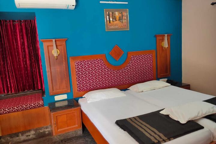 Room 4 of 25