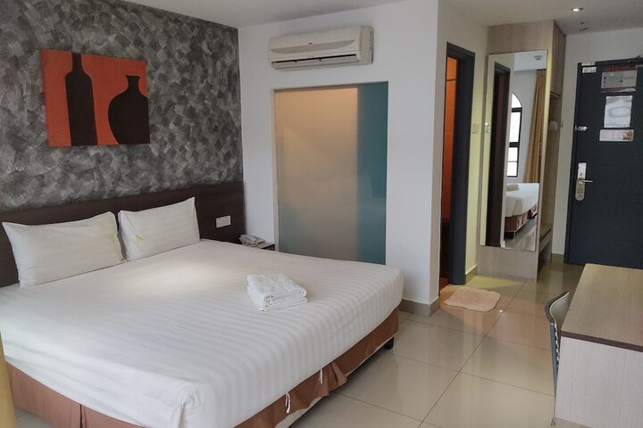 Room 6 of 32