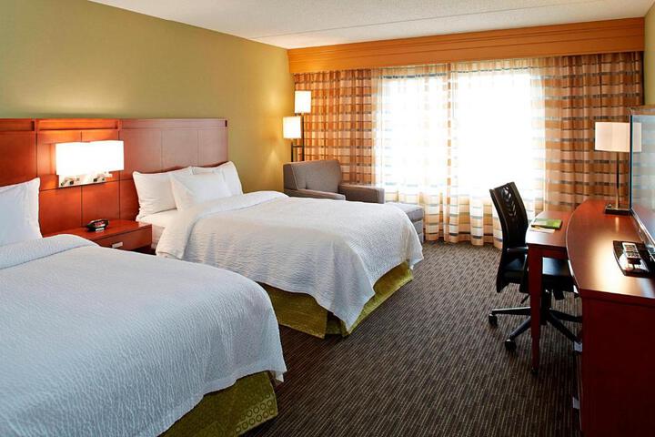 Guest Room 2 Double Beds Accessible (3 of 3)