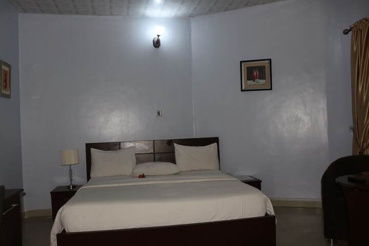 Room 11 of 28