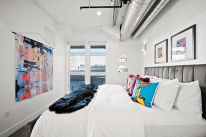 Room 98 of 104