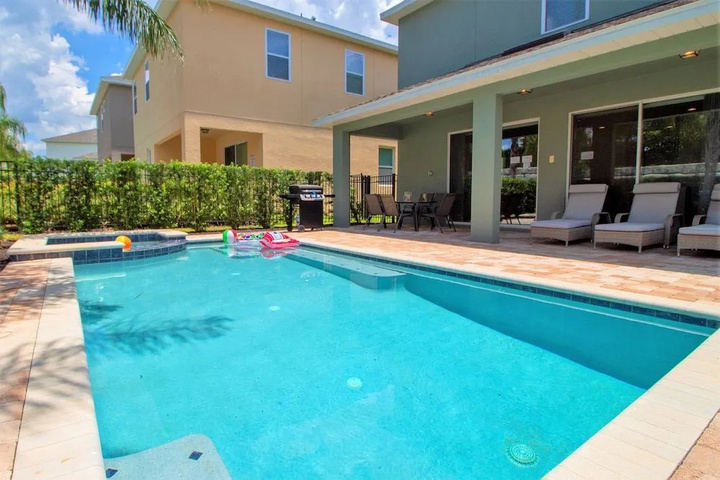 Pool 14 of 18