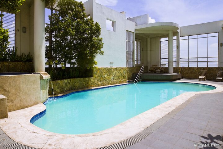 Hotel Pool
