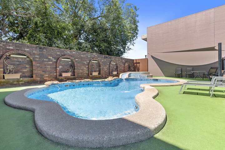Pool Hotel