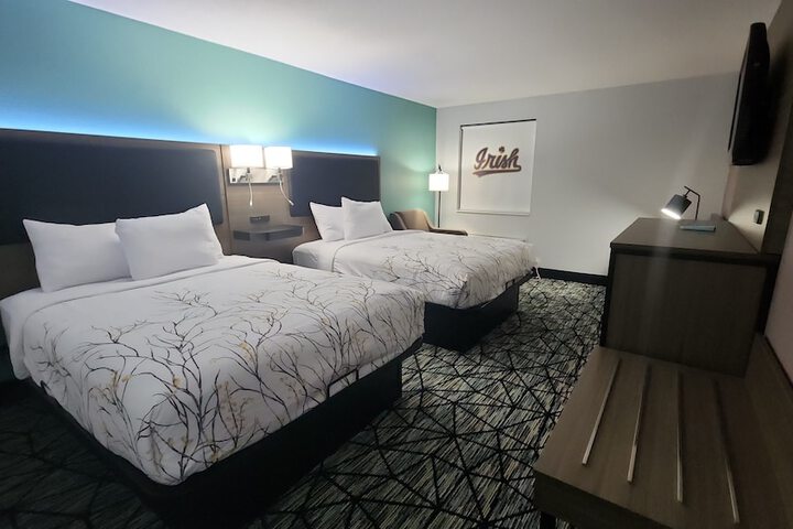 2 Queen Beds (4 of 6)