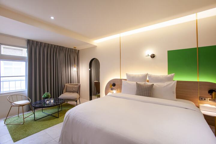 Room 14 of 118