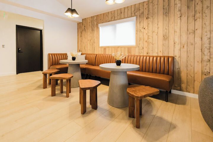 Hotel Interior 33 of 172