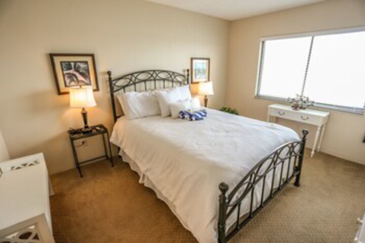 Room 25 of 28