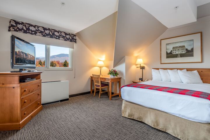 Superior Queen Murphy Bed (6 of 10)