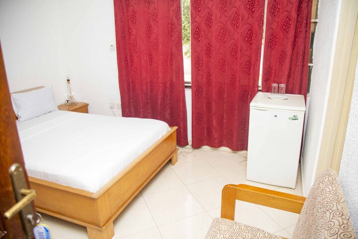 Room 19 of 38
