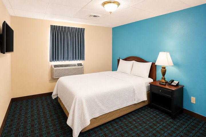 Room 16 of 33