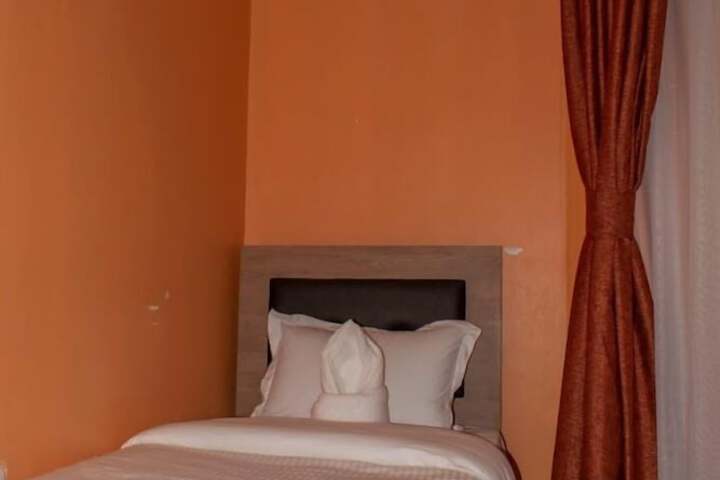 Room 14 of 34