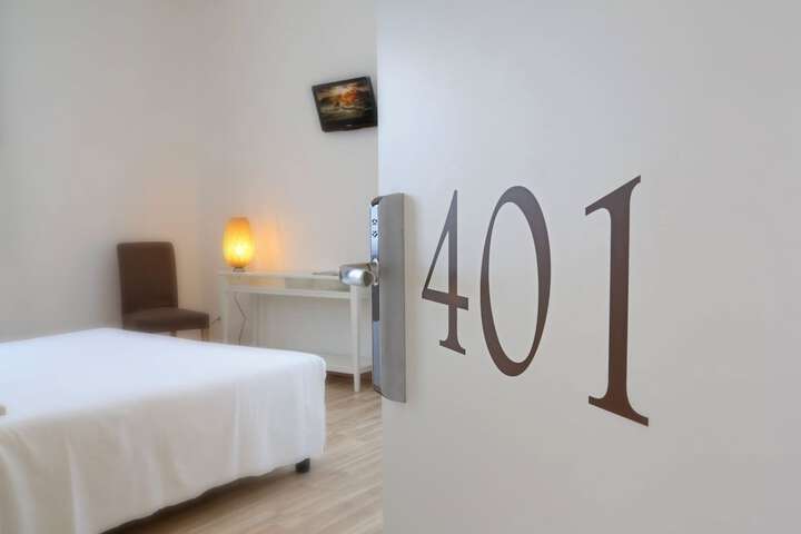Room 16 of 105