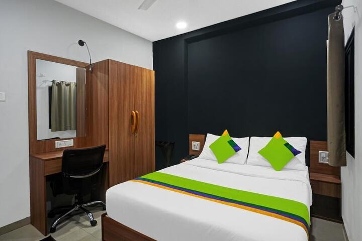 Room 13 of 29