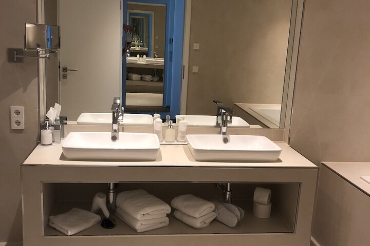 Room 50 of 62