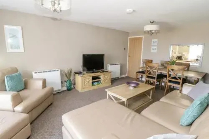 Room 4 of 12