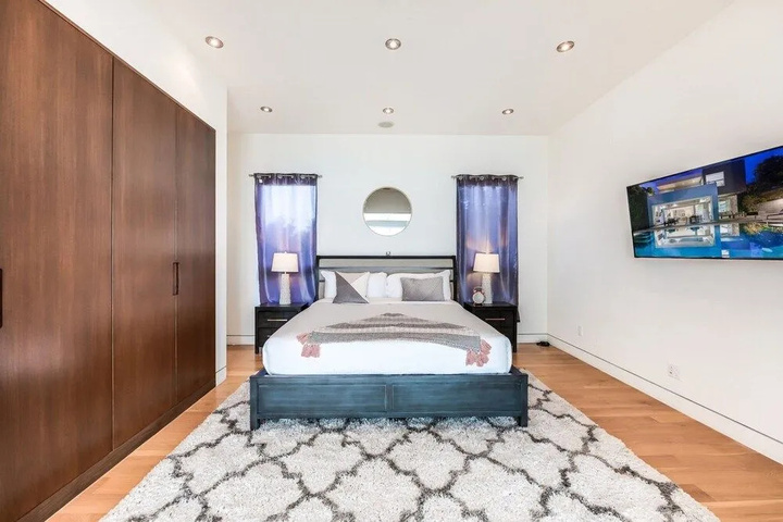Room 5 of 23