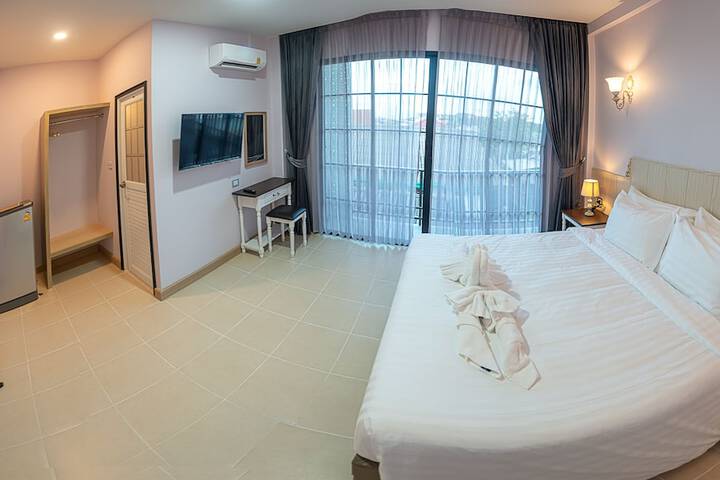 Room 5 of 32