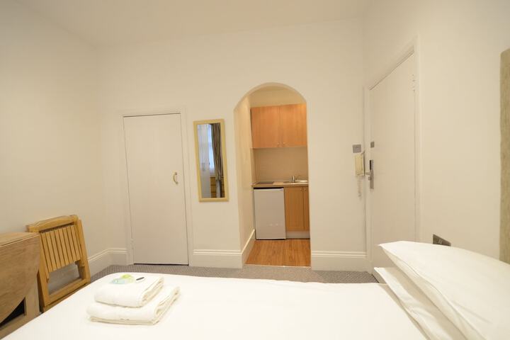Room 159 of 371