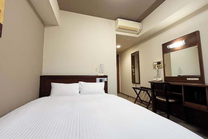 Room 4 of 24