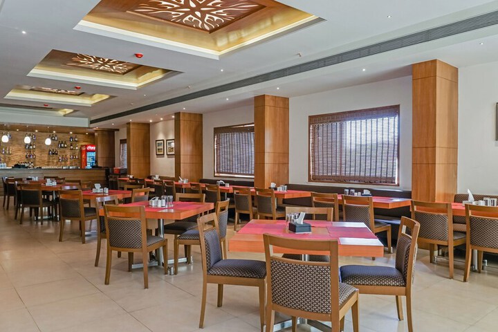 Dining 6 of 37