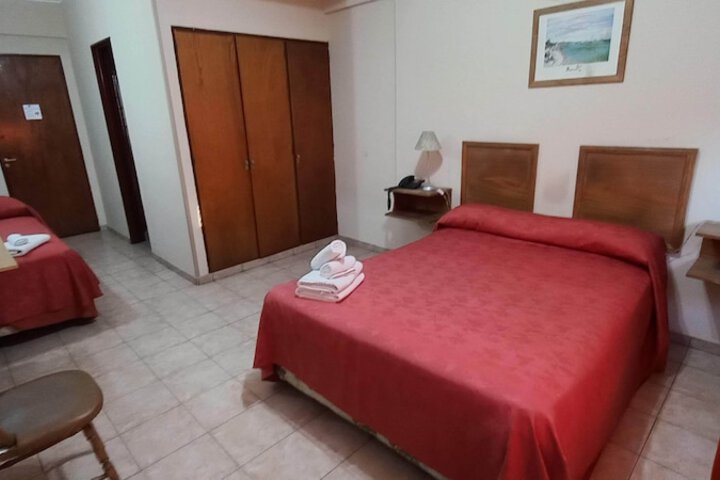 Room 6 of 16