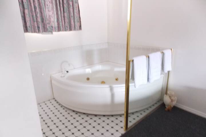 Hot Tub 37 of 58