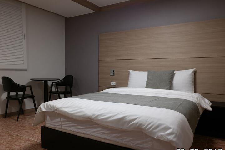 Room 7 of 42