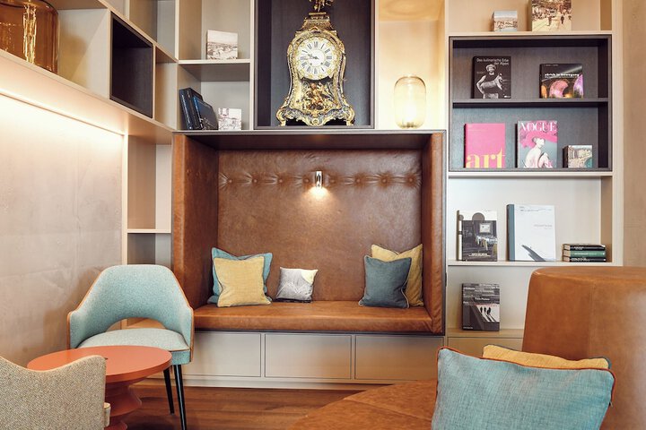 Entrance & Lobby