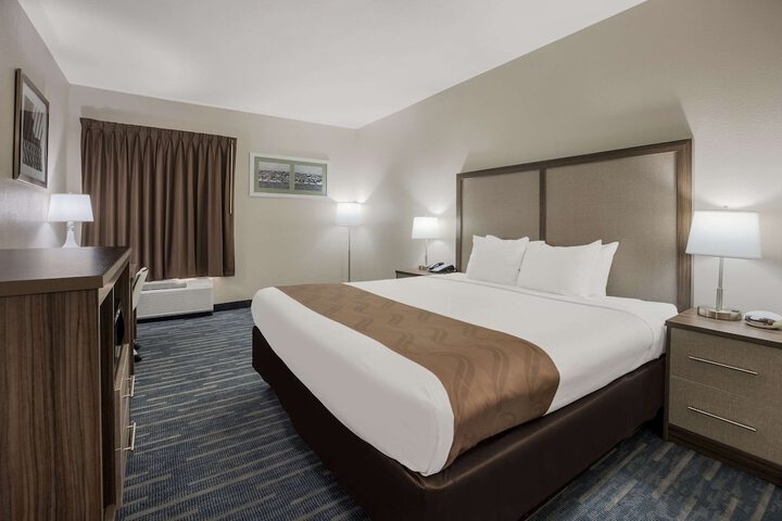 1 King Bed (6 of 13)