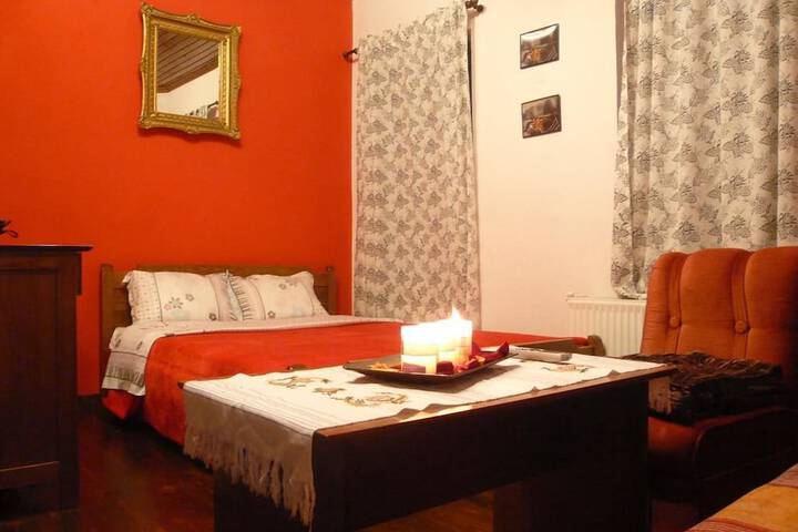 Room 7 of 12