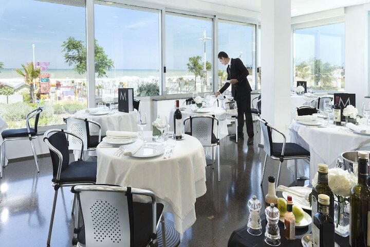 Dining 73 of 106