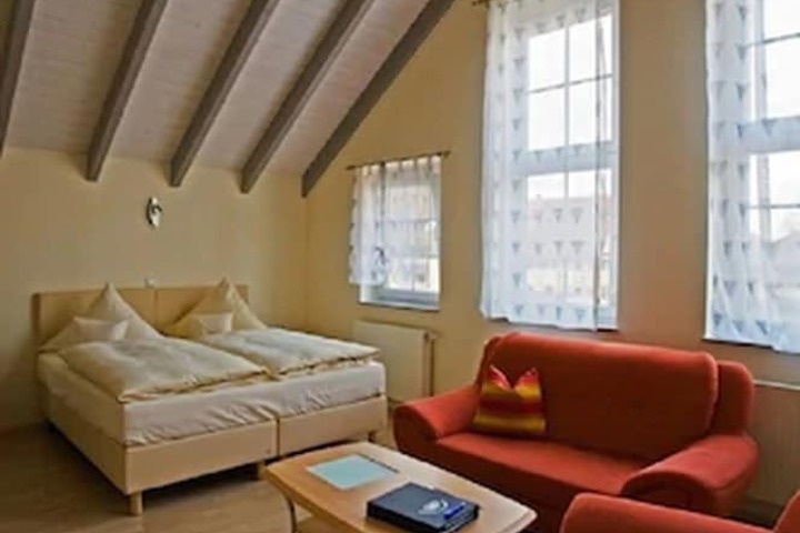 Room 6 of 38